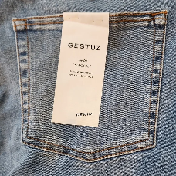 Women's Blue Jeans - Picture 3 of 6